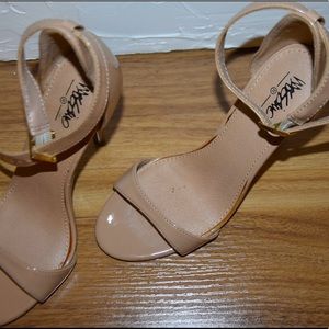 mossimo beige taupe heels